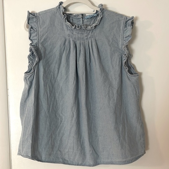 Draper James Tops - 💗Draper James light denim top